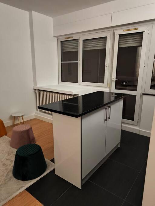 Pour 1 A 4 Pers Localise Dans Un Quartier Chic Parigi
