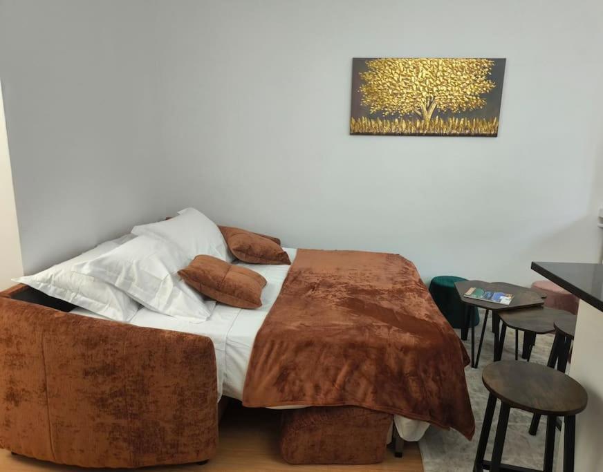 Pour 1 A 4 Pers Localise Dans Un Quartier Chic Parigi