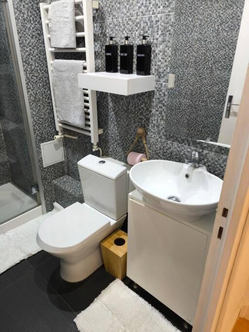Pour 1 A 4 Pers Localise Dans Un Quartier Chic Parigi